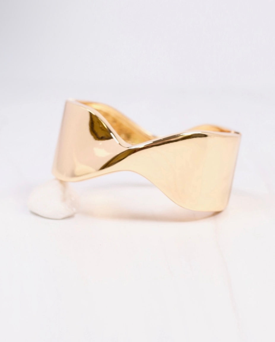 Retro Wave Cuff