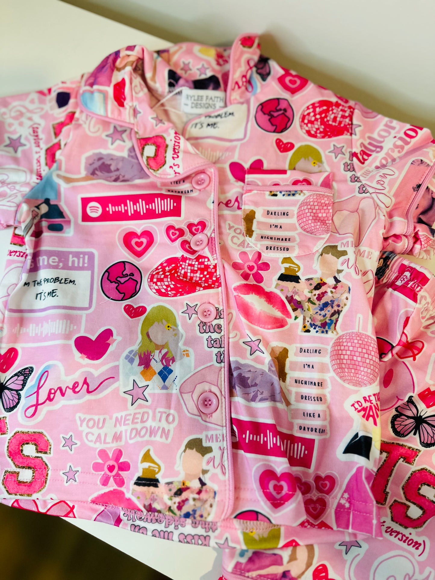 Pink Taylor Swift PJS